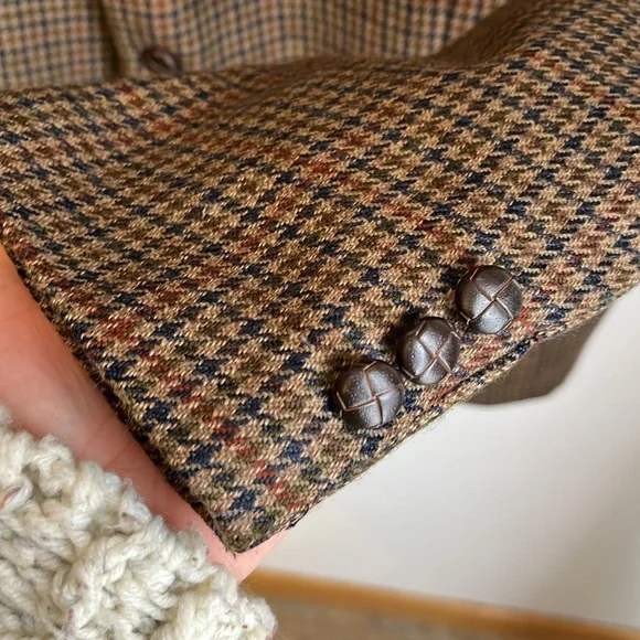 Embassy Row Jacket - Picture 10 of 14